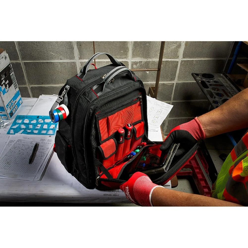Milwaukee 15 in. PACKOUT Backpack with 15 in. Tool Bag 13 Milwaukee 15 in. PACKOUT Backpack with 15 in. Tool Bag - Image 11